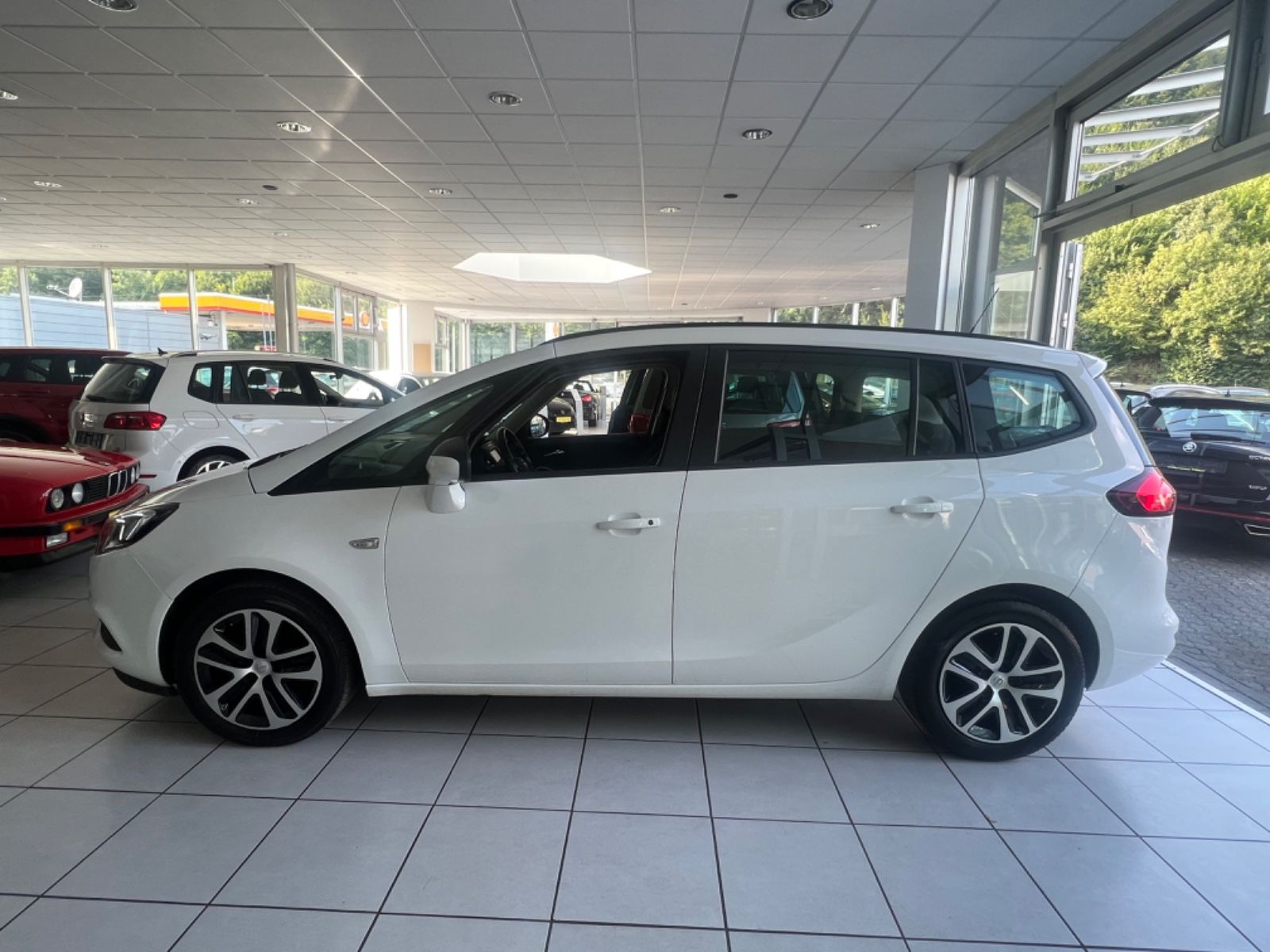 Fahrzeugabbildung Opel Zafira C Edition* Standheizung
