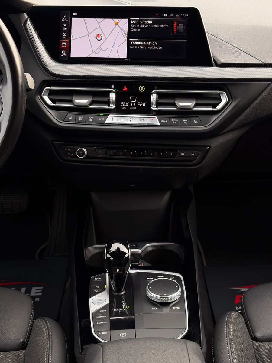 Fahrzeugabbildung BMW 120i Aut. Sport Line Shad HIFI CarPlay AHK SHZ