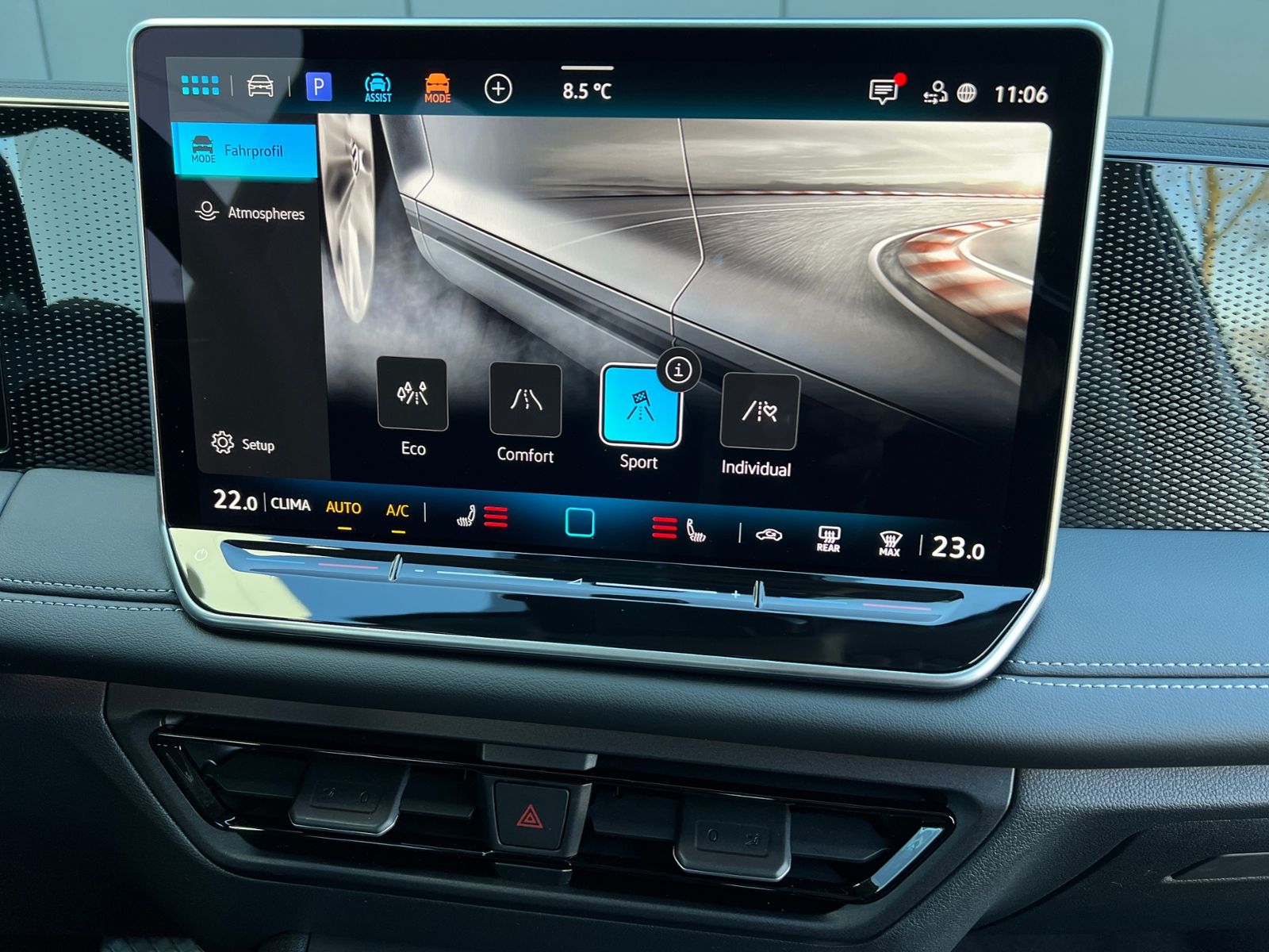 Fahrzeugabbildung Volkswagen Tiguan LIFE 1.5 eTSI DSG *AHK, LED Plus, Kamera,