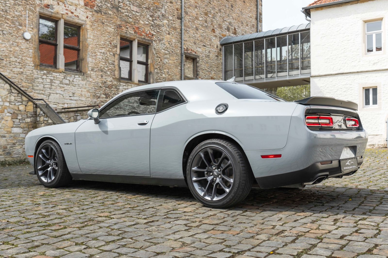 Fahrzeugabbildung Dodge Challenger 5.7L  R/T SHAKER CARPLAY KAM ALPINE
