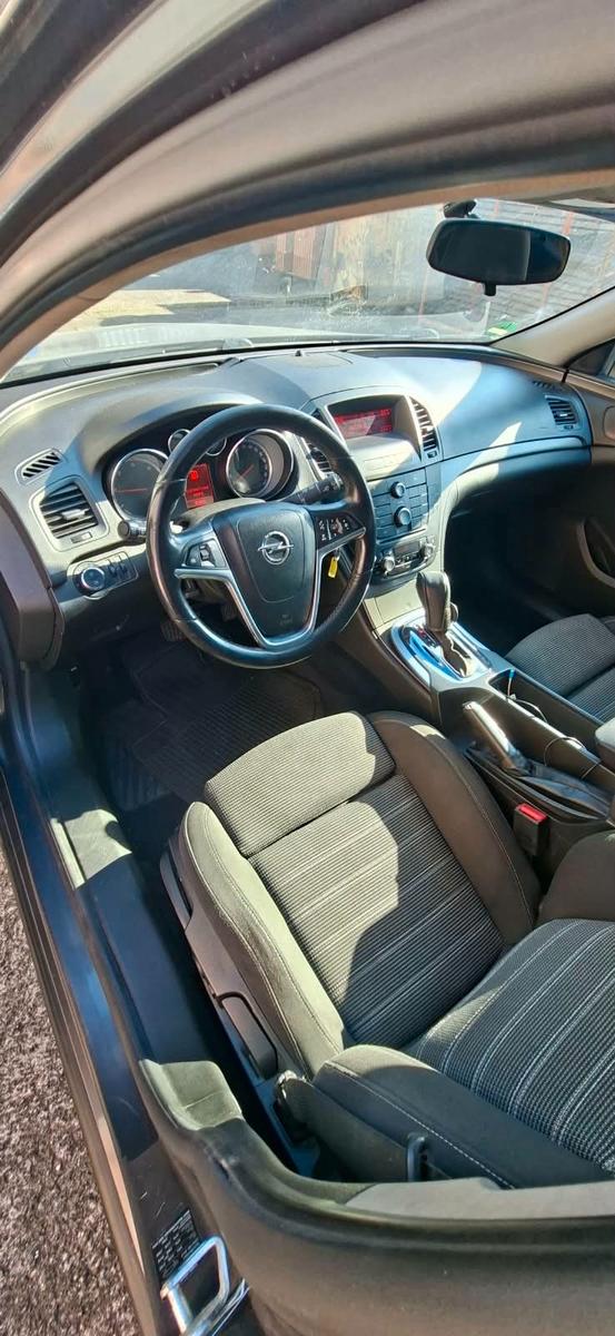 Opel Insignia 2011 — photo 13