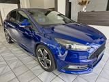 Ford Focus Lim. ST*Recaro*Winterpaket*Bi-Xenon - Ford Focus mit Diesel-Antrieb: Limousine