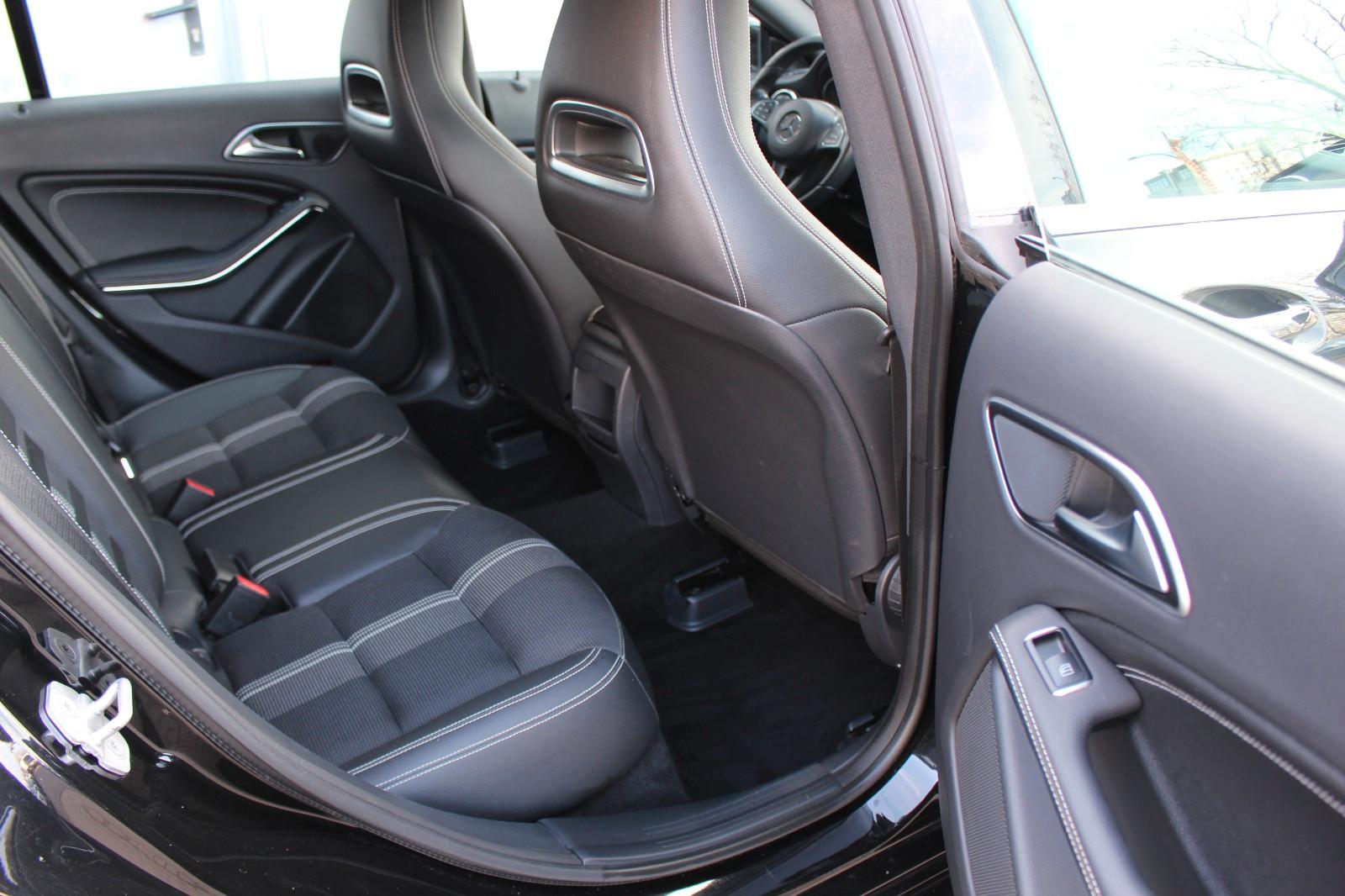 Mercedes-Benz CLA 180 Shooting Brake AMG line+Navi+LED+T-Leder