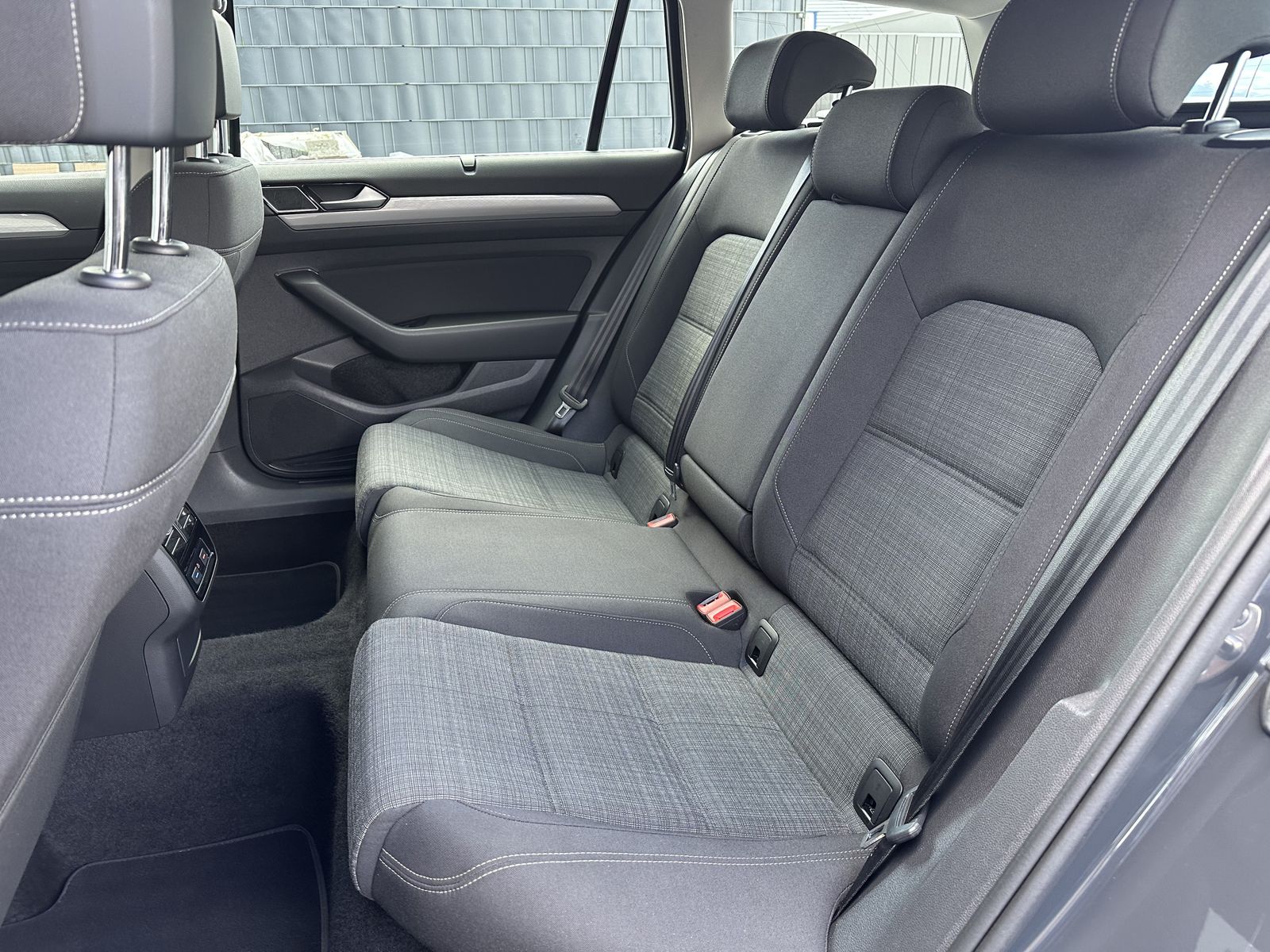 Fahrzeugabbildung Volkswagen Passat Variant 2.0 TDI DSG Business NAV+LED+ACC
