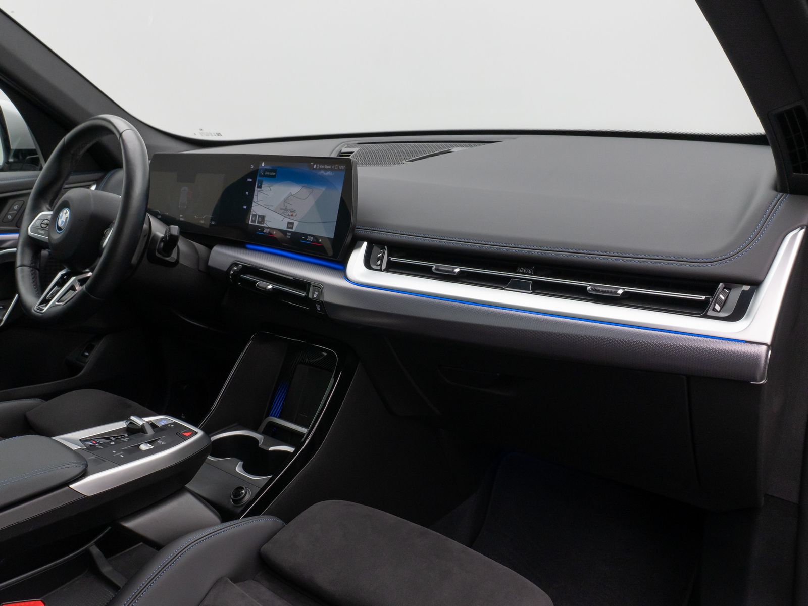 Fahrzeugabbildung BMW iX1 xD30 M Sport Panorama Kamera DAB Komfort LED