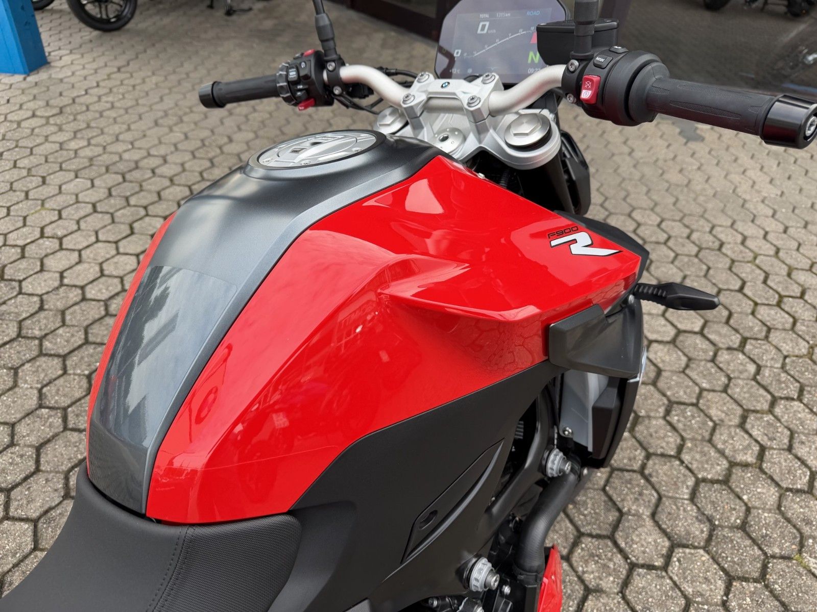 Fahrzeugabbildung BMW F 900 R wie Neu inkl. zubehör.