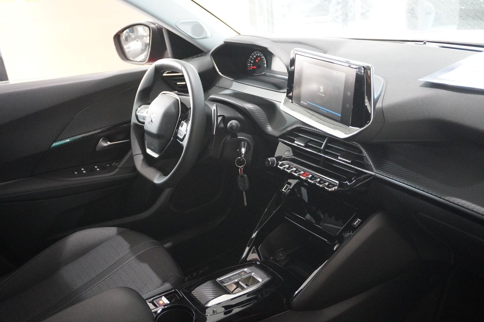 Fahrzeugabbildung Peugeot 2008 1.2T ALLURE AT NAVI/LED/KAMERA/SHZ/VIRT.