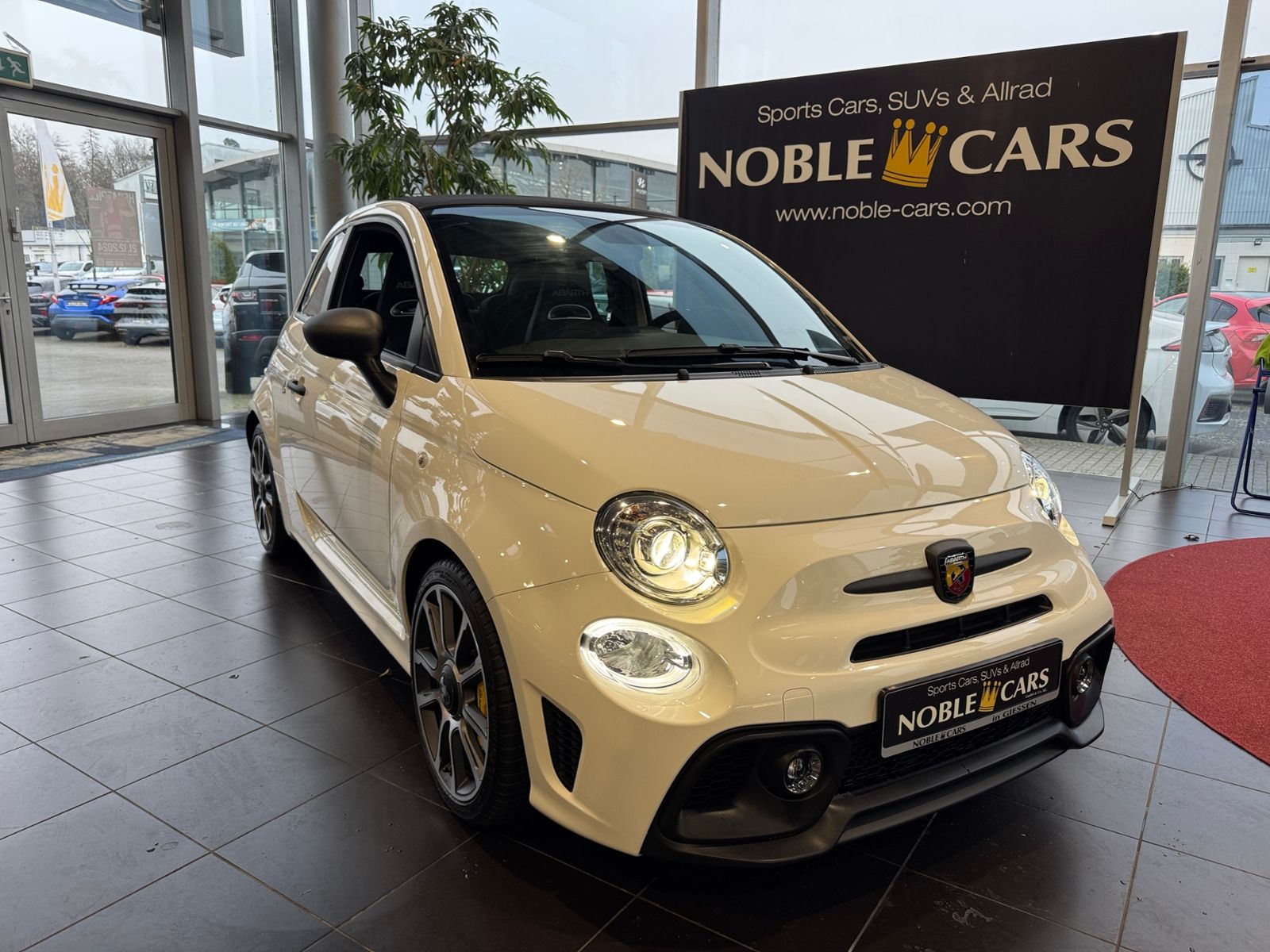 Fahrzeugabbildung Abarth 695C Turismo BEATS NAV DAB LEDER PDC ALU