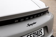 PORSCHE 718 Boxster Spyder Kreide/Bose/Carbon