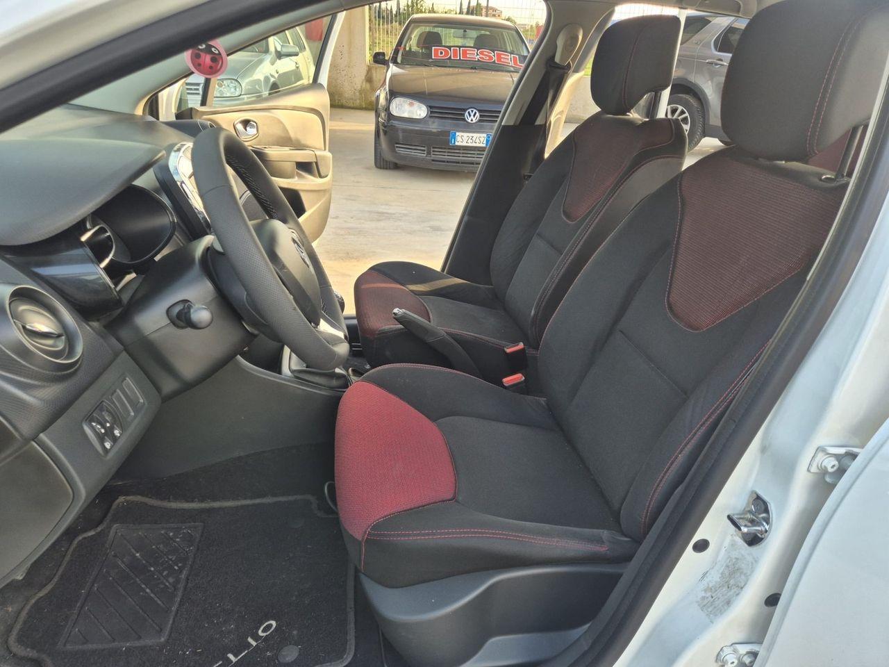 Renault Clio 2015 — photo 9