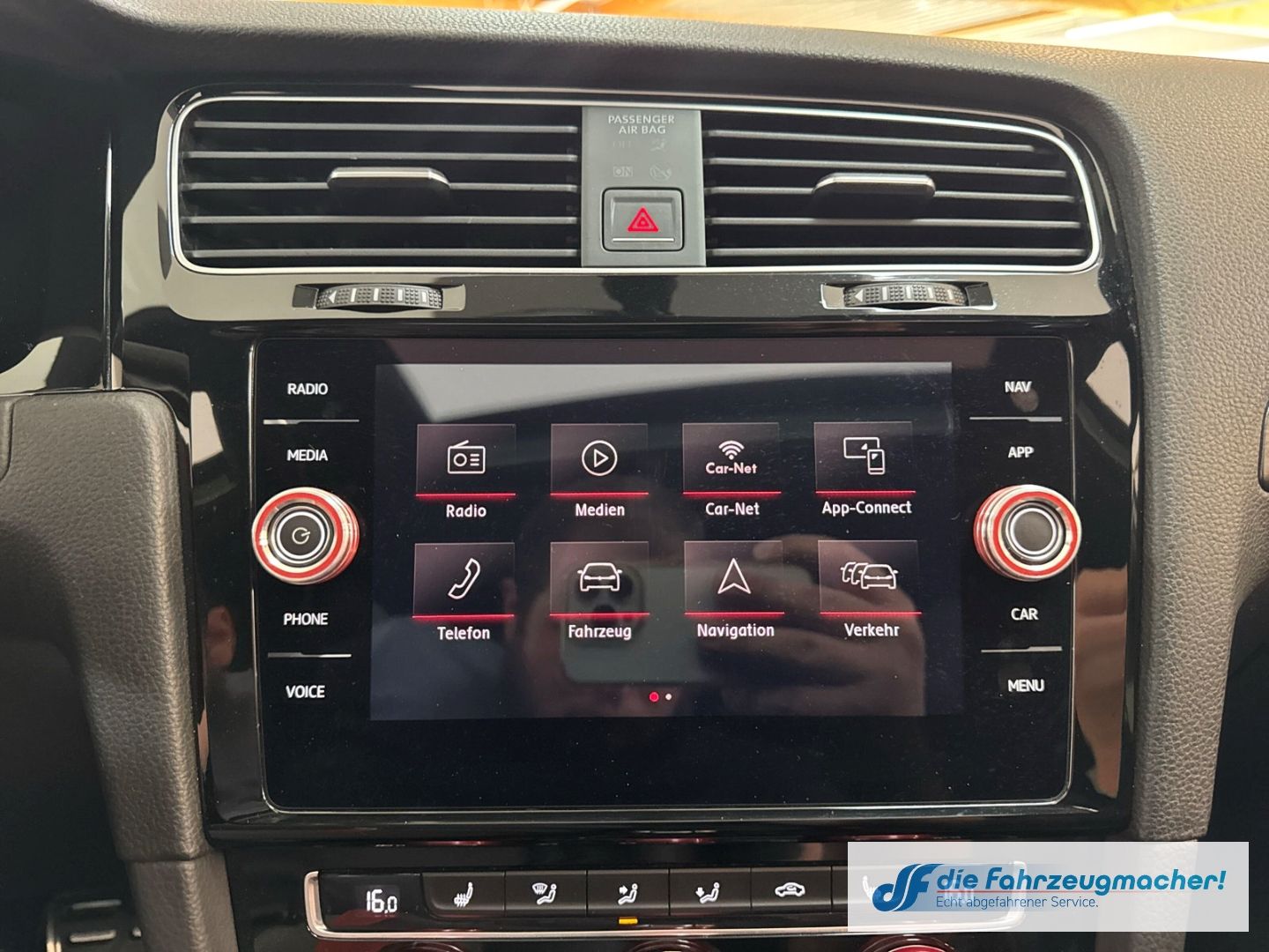 Fahrzeugabbildung Volkswagen Golf VII GTI DSG TOP-Panodach Navi VOLL-LED ACC
