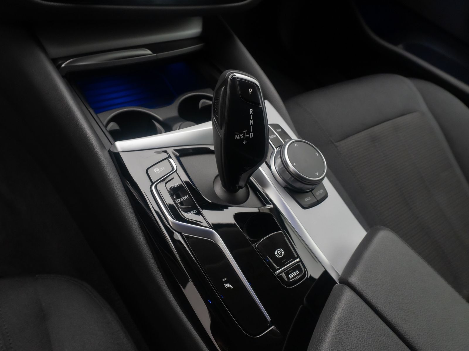 Fahrzeugabbildung BMW 530d xD HUD DAB HiFi Kamera Laser Alarm Komfort