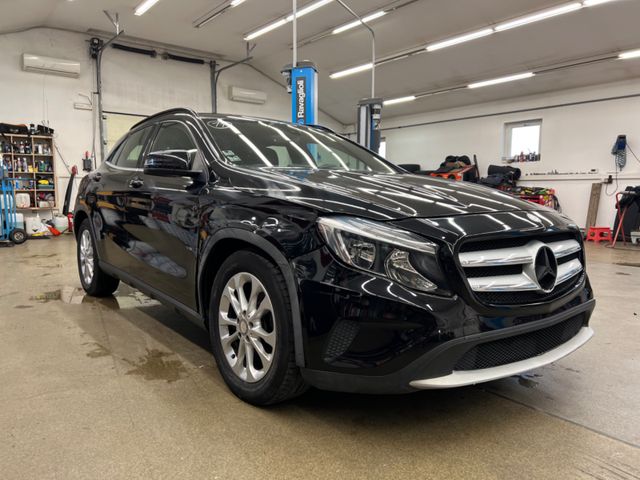 Mercedes-Benz GLA 180 GLA -Klasse /KLIMA/PDC/CAM/PANO/TEMPO/BT