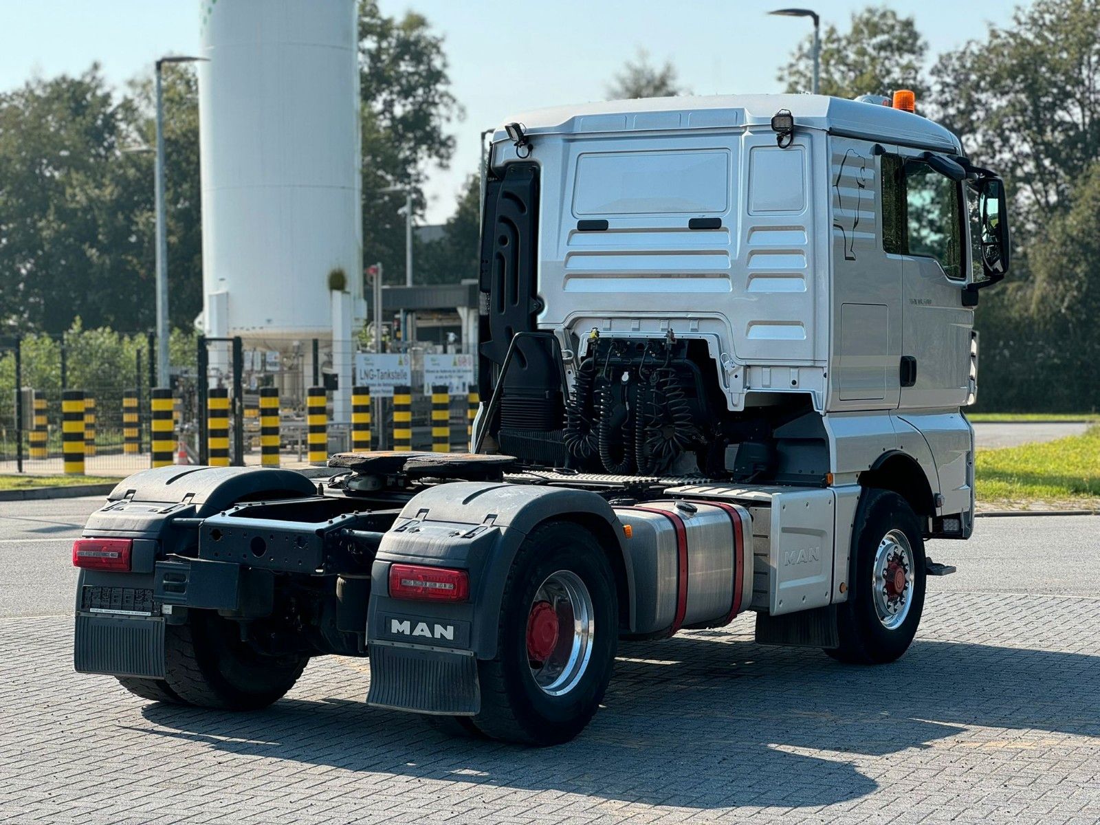 Fahrzeugabbildung MAN TGX 18.500 4x4H BLS mit 2 Kreis Hydraulik
