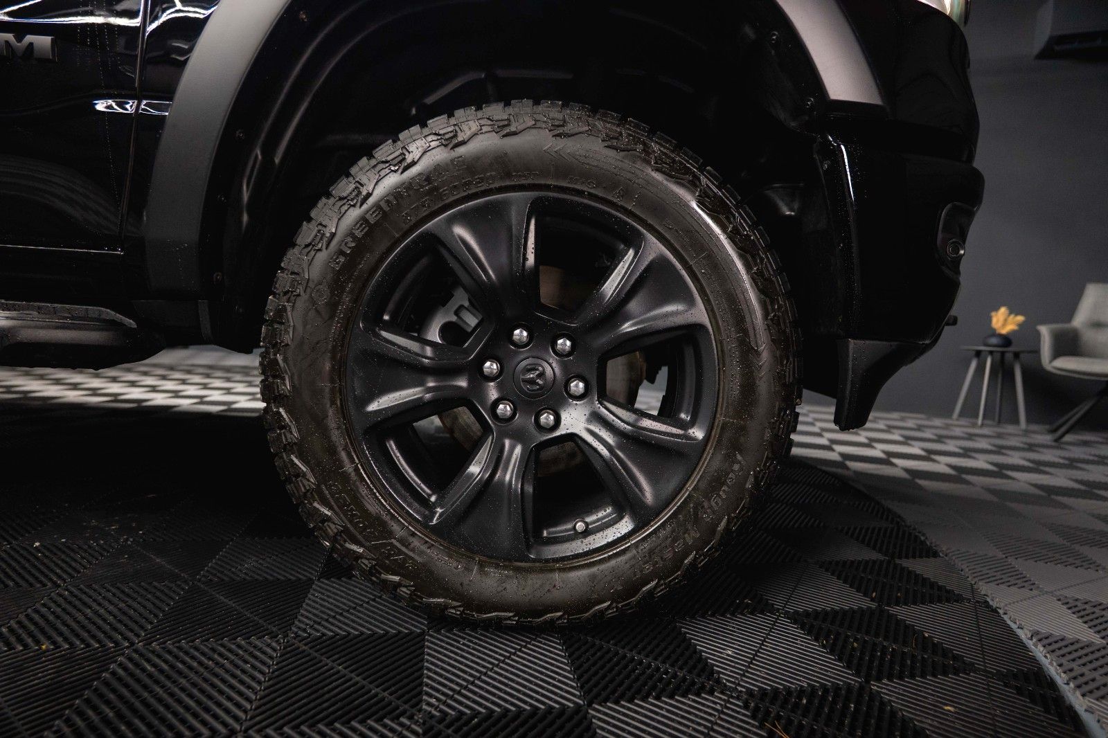 Fahrzeugabbildung Dodge RAM 5.7 V8 HEMI 4x4 Built to Serve AXLE LOCK 19%