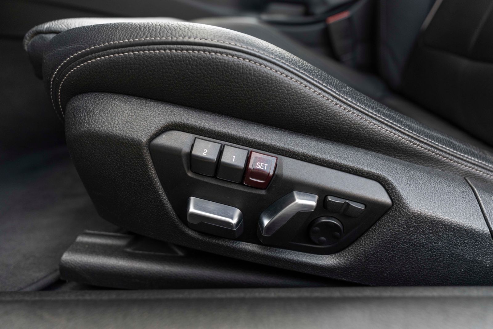 Fahrzeugabbildung BMW 440I COUPE M-PERFORMANCE H&K LED HUD KAM CARPLAY