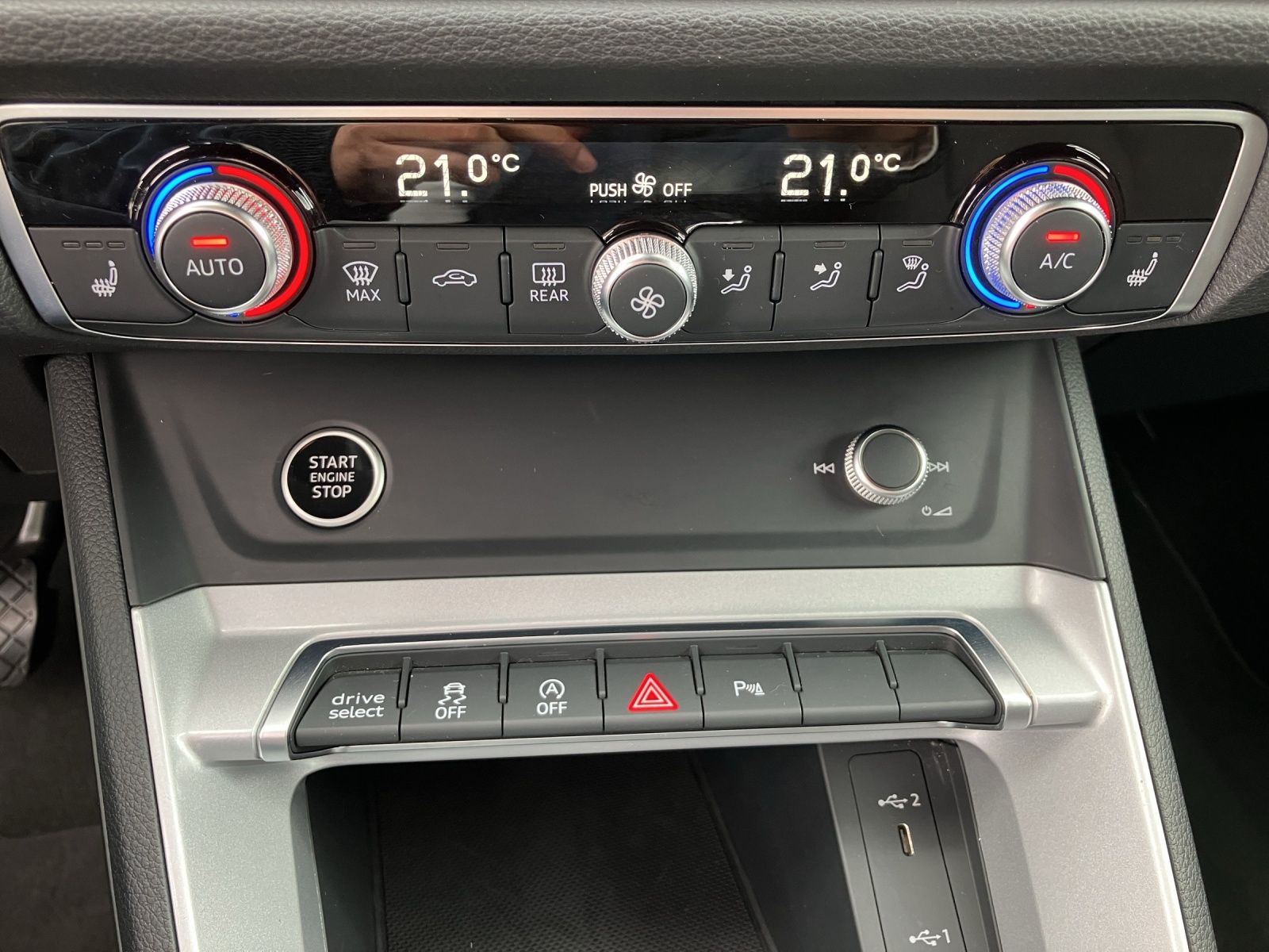 Fahrzeugabbildung Audi Q3 35 TDI quattro S-line S-tronic Navi AVC GRA R