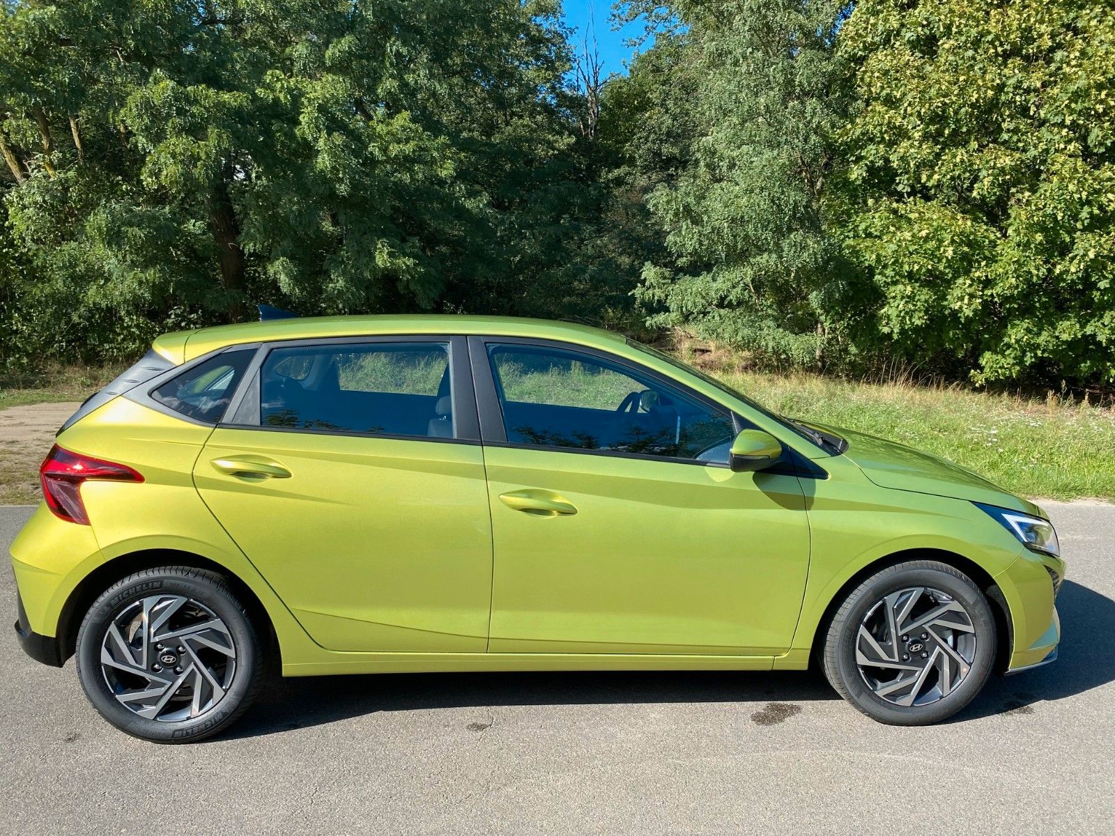 Fahrzeugabbildung Hyundai i20 1.0 T-GDI Trend *Navi*Sitzhzg*DCT*RFK*LED*