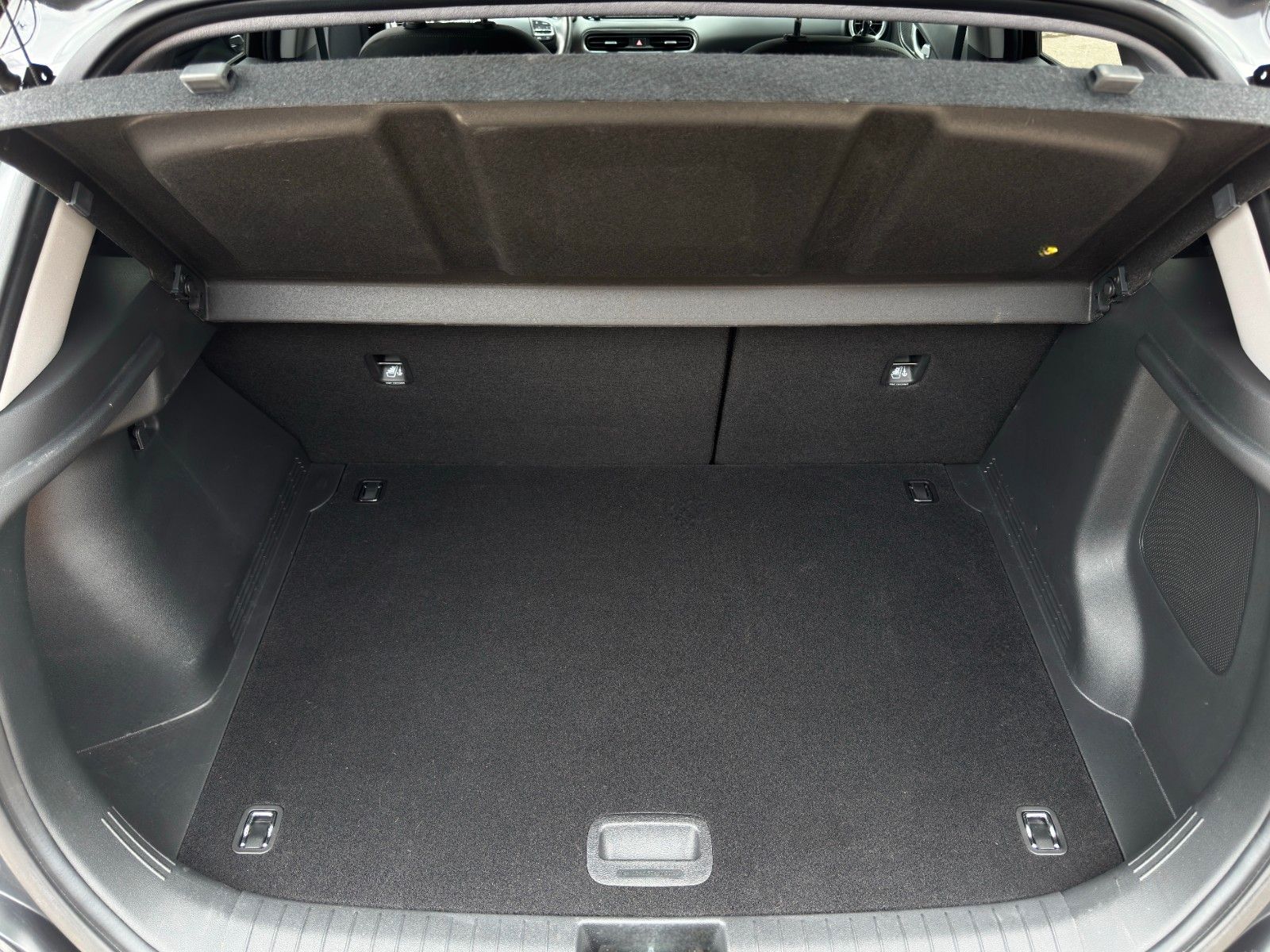 Fahrzeugabbildung Hyundai KONA E Edition 30+ PDC SHZ LHZ KRELL Temp CarPl.