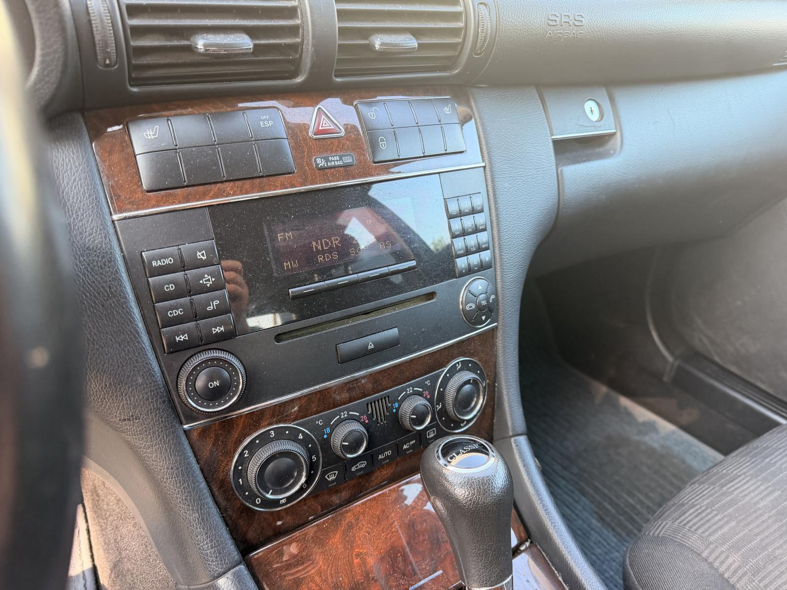 Mercedes-Benz C200 2005 — photo 14
