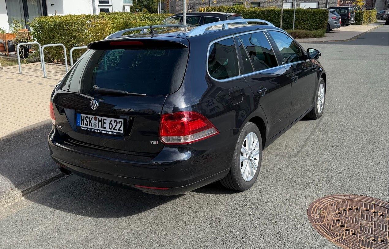 Volkswagen Golf 2011 — rear view