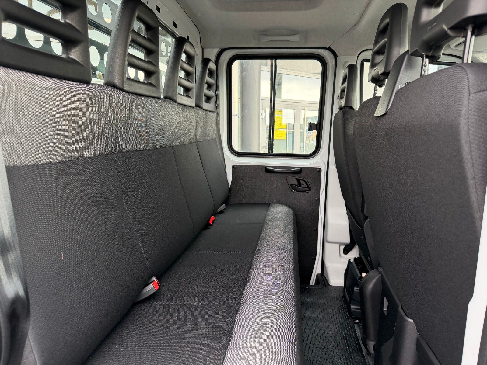 Fahrzeugabbildung Iveco Daily 35S16 A8 *R.3450mm*Automatik*AHK*7-Sitze*