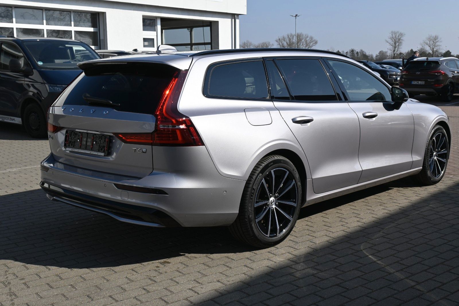 Fahrzeugabbildung Volvo V60 T6 AWD RC Plus Dark*PANO*360°*ACC*HuD*AHK