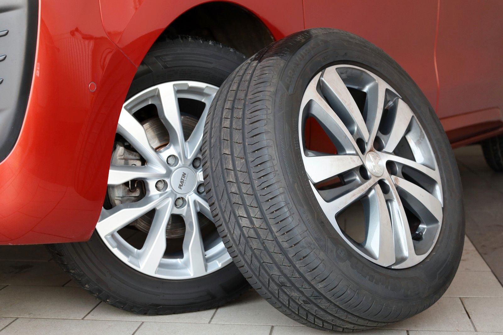 Fahrzeugabbildung Peugeot Traveller Allure L3 8 Sitzer,Leder,Navi,LED,AHK