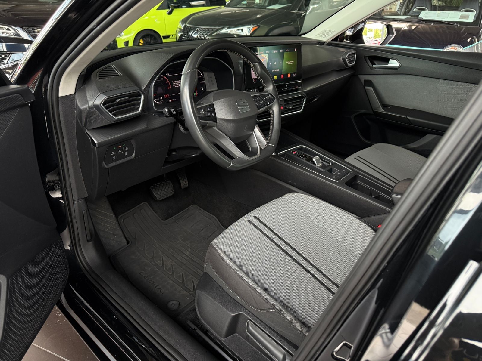 Fahrzeugabbildung SEAT Leon Sportstourer Style LED NAVI ALU