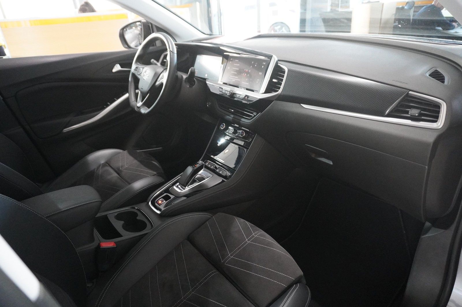 Fahrzeugabbildung Opel Grandland (X) ULTIMATE 4HYBRID NAVI/LED/SPORT/SH