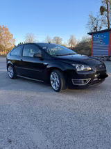 Ford Focus ST 2.5  5 Zyl. 20V Turbo - Ford Focus aus 2007 mit Benzin-Antrieb: Limousine