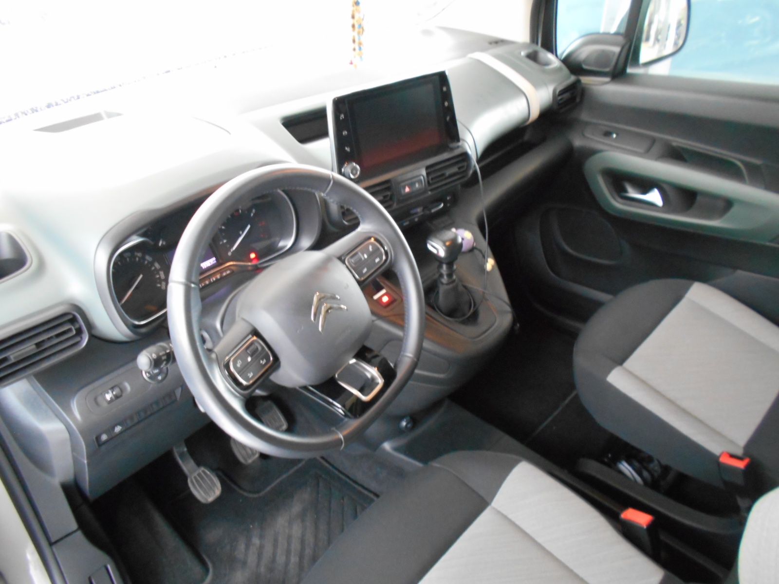 Fahrzeugabbildung Citroën Berlingo Shine M