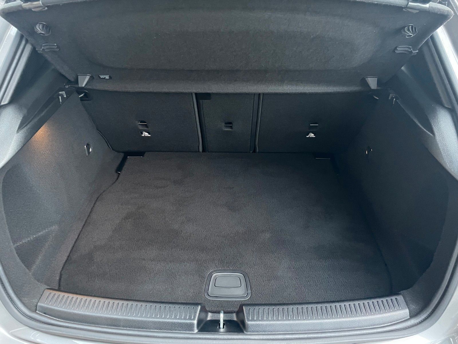 Fahrzeugabbildung Mercedes-Benz A 180 AMG+LED+IHC+RFK+TotWinkel+SFIntegration