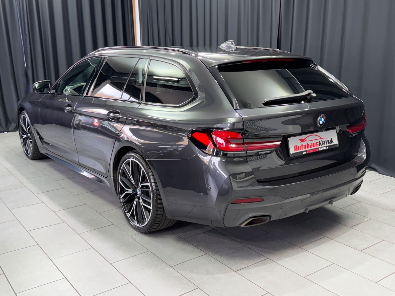 Fahrzeugabbildung BMW 540d xDrive M Sport|LASER|PANO|20"|AHK|ACC|VOLL