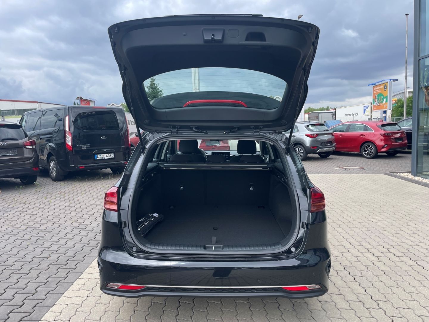 Fahrzeugabbildung Kia Ceed_sw Kamera Verkehrszeichenerk SpurhalteAss