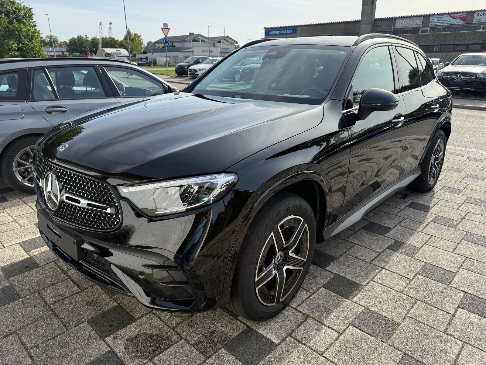 Mercedes-Benz GLC 300 e 4MATIC Autom. AMG AHK LED foto 2