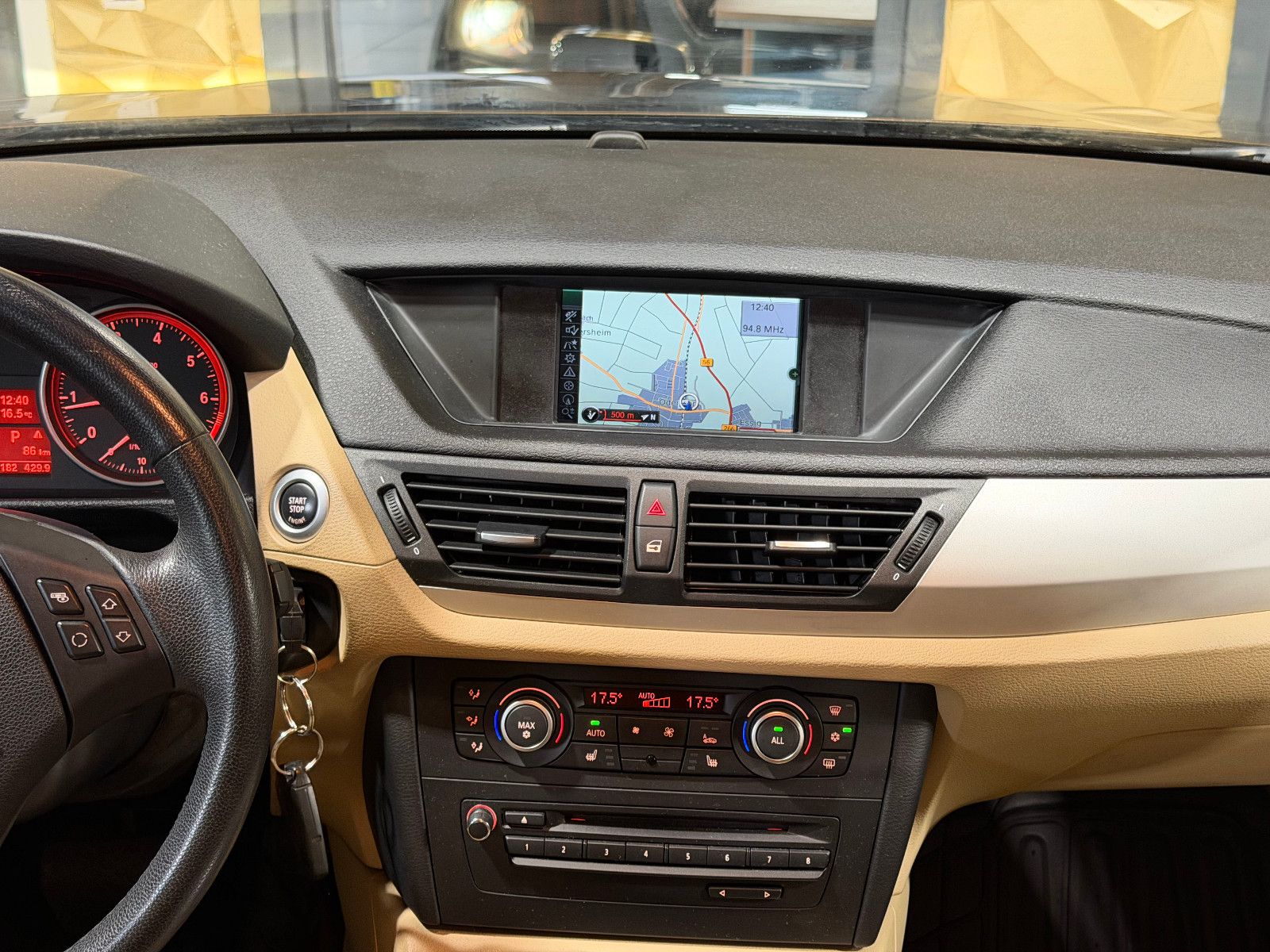 Fahrzeugabbildung BMW X1 20 i sDrive/NAVI/LEDER/XENON/KAMERA