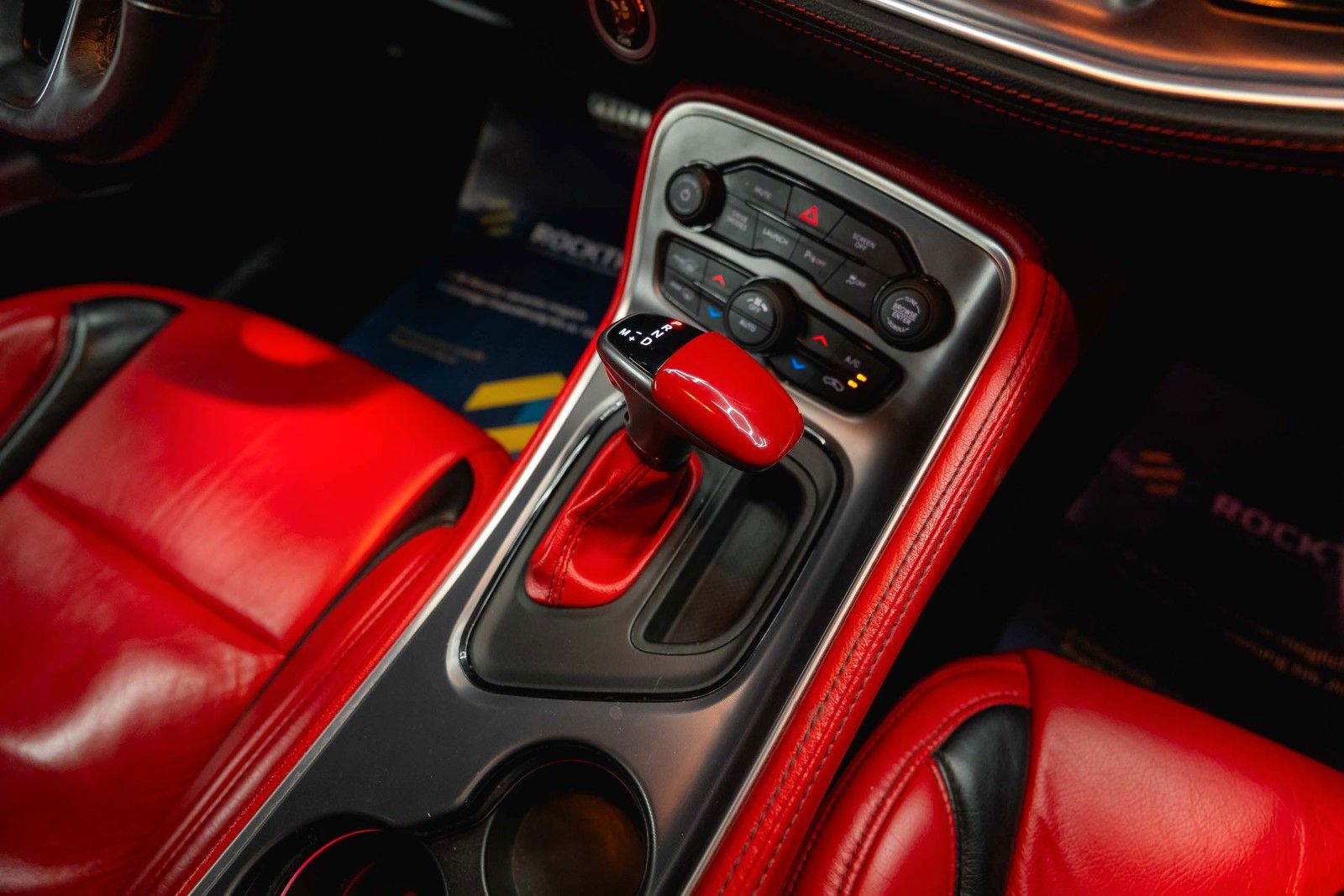 Fahrzeugabbildung Dodge Challenger 6.4 V8 SRT 392 R/T SCATPACK RED DEVIL