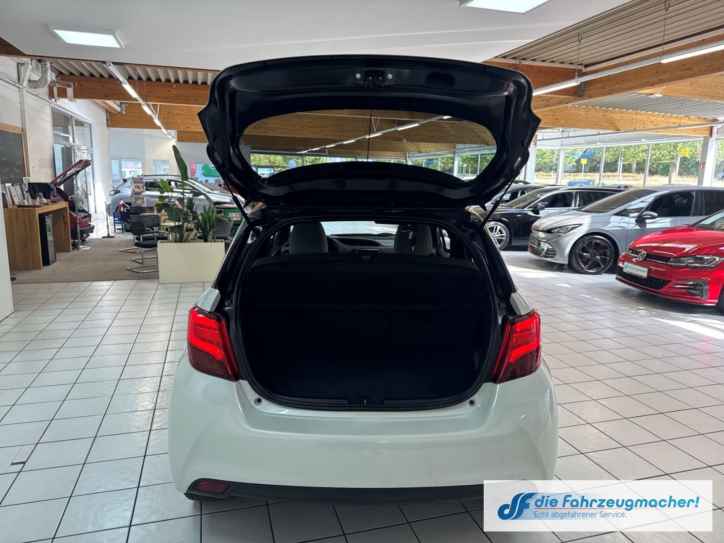 Fahrzeugabbildung Toyota Yaris Style Hybrid Mehrzonenklima DAB SHZ Keyles