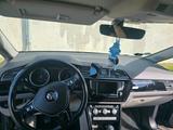 Volkswagen VW Touran 2.0 TDI 7-Sitzer Navi AHK TÜV Neu - mit Diesel-Antrieb: Beige, Van
