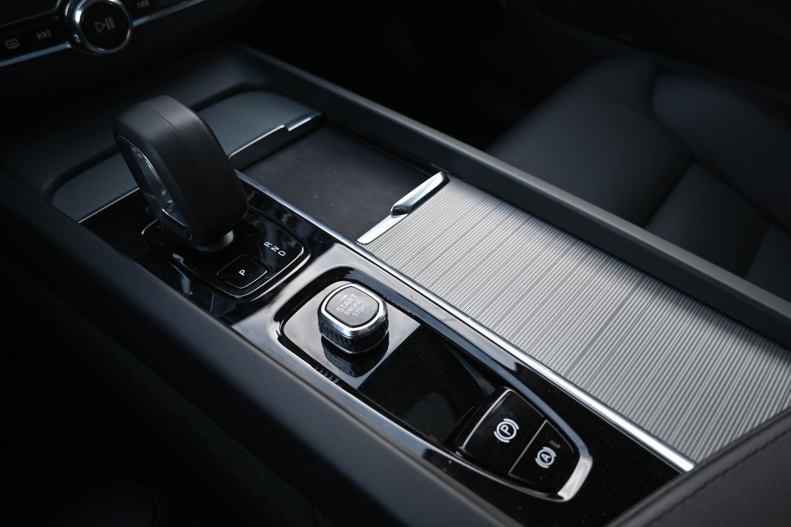 Fahrzeugabbildung Volvo XC60 T6 RC AWD 0,5% *H&K**FSHZG*BLIS*ACC