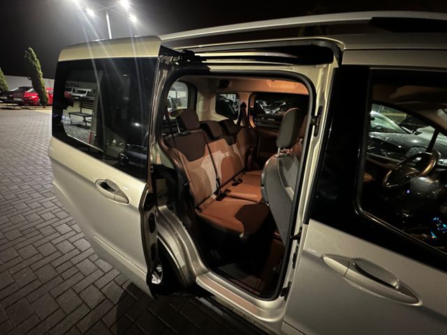 Ford Tourneo Courier  Titanium