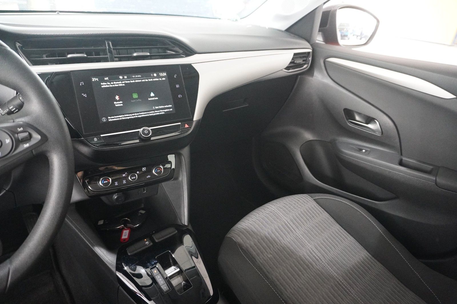Fahrzeugabbildung Opel Corsa-e F EDITION 7KW NAVI/VIRT/TEMP/DAB/WÄRMEP.