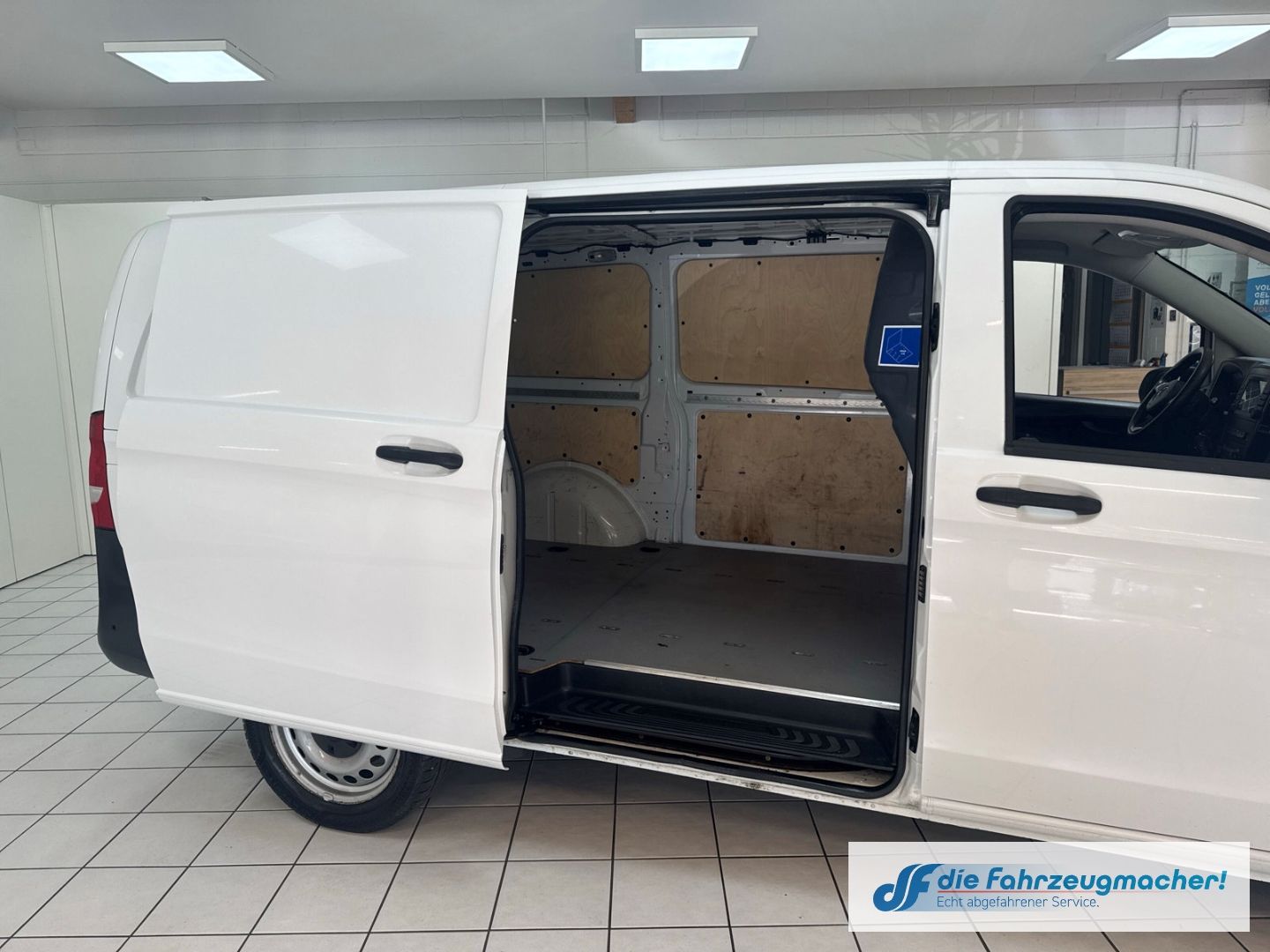 Fahrzeugabbildung Mercedes-Benz Vito Kasten 116 CDI 4x4 lang AHK Navi DAB *EXPOR