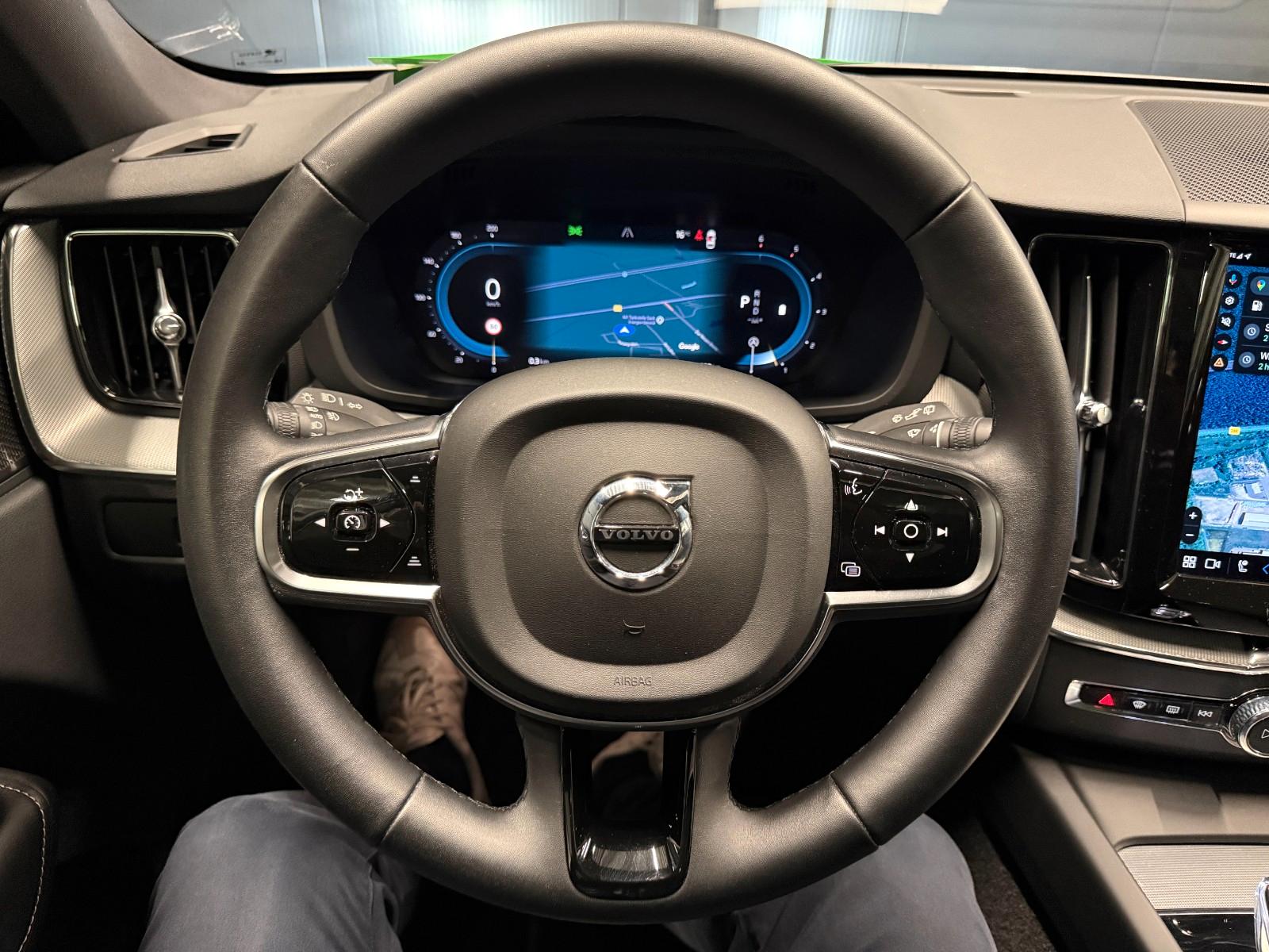 Volvo XC60 Plus Dark AWD *21Zoll*PANORAMA*Kristallglas