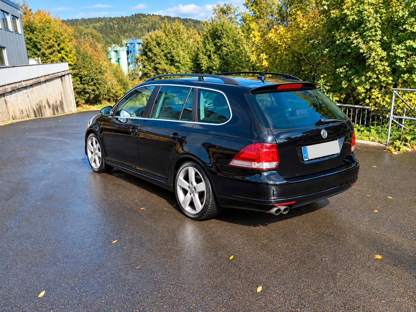 Volkswagen Golf 2011 — interior