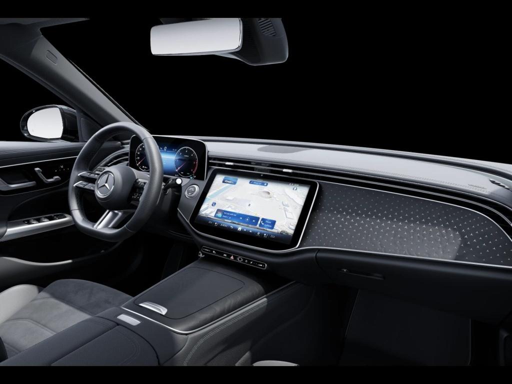 Mercedes-Benz E 220 d T AMG EDITION NIGHT DISTR AHK PANO 360°