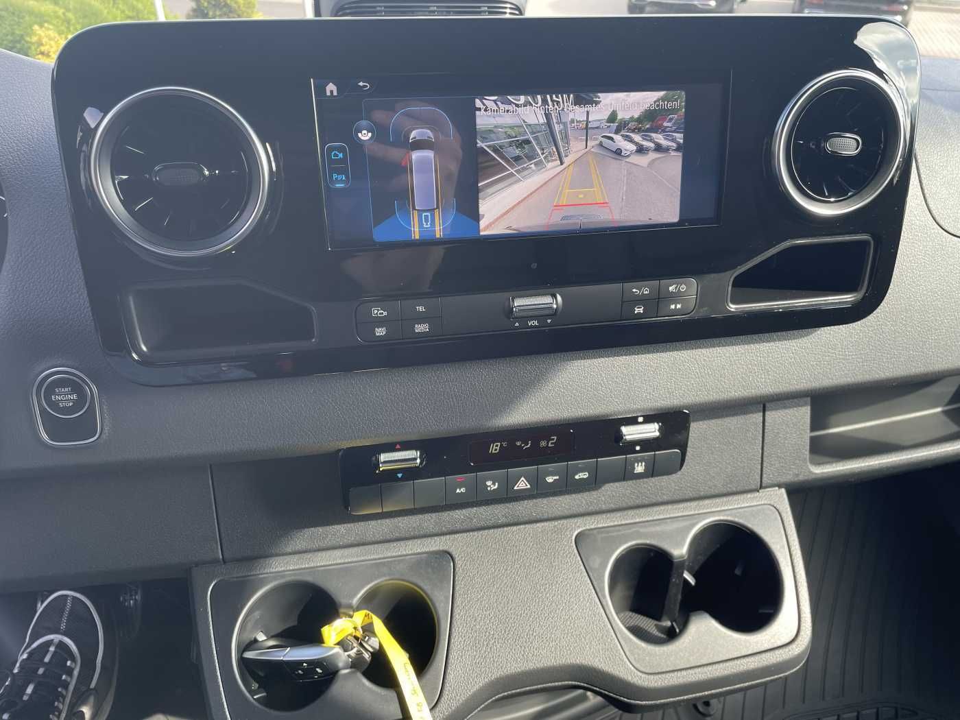 Fahrzeugabbildung Mercedes-Benz Sprinter 319 CDI 4x4 3665 Klima Kamera MBUX LED