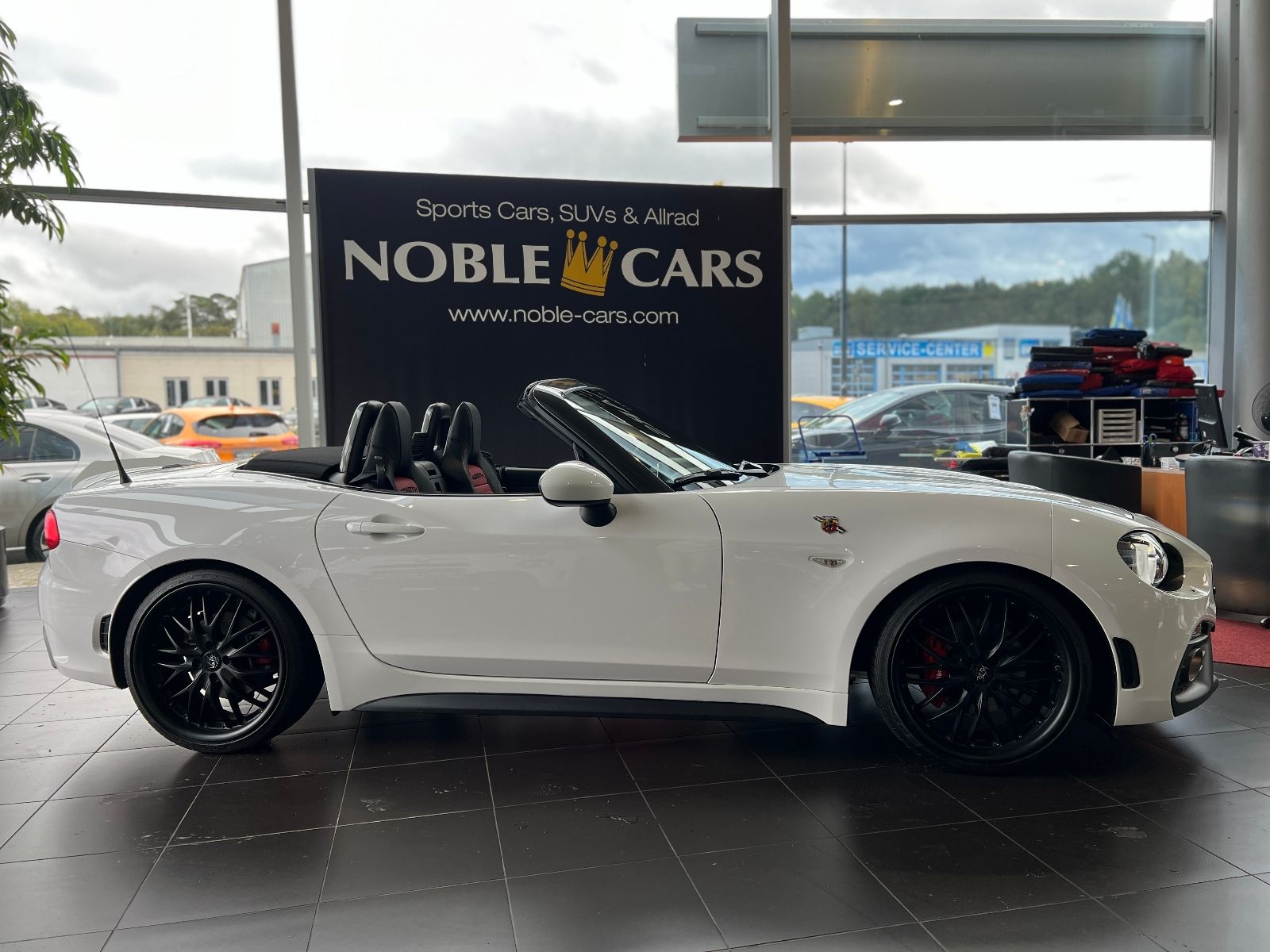 Fahrzeugabbildung Abarth 124 Spider Turbo Turismo LED LEDER