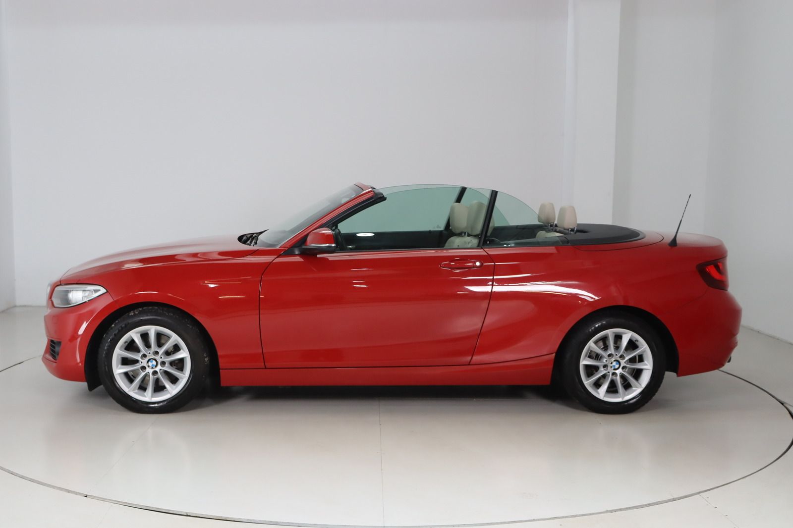 Fahrzeugabbildung BMW 220 i  * Xenon * Navi * Lenkradhzg. * Leder
